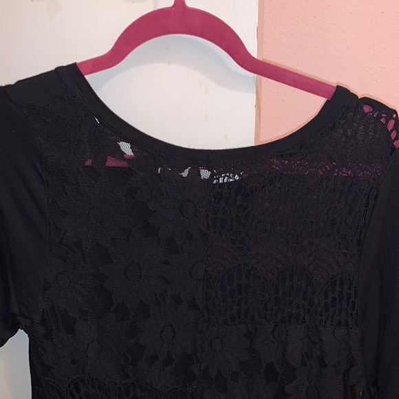 Black top with lace back - Picture 4 of 4
